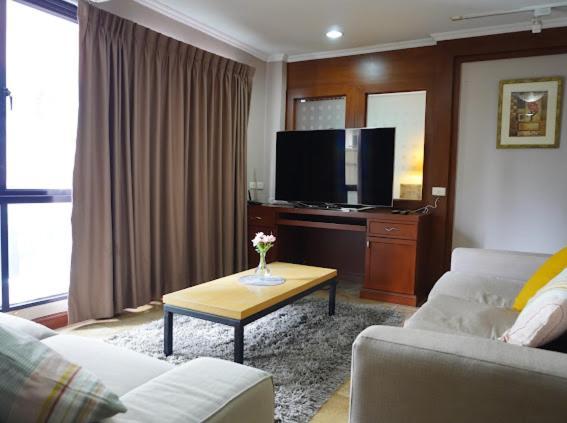 Young Place Bangkok Exterior foto